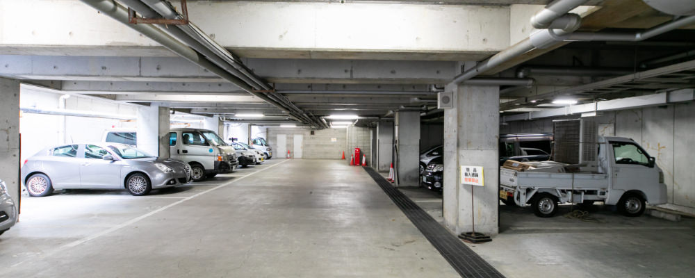 地下駐車場14台・・・本館地下の写真